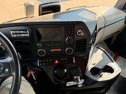 MERCEDES-BENZ Actros 2651 6x4 Koffer mit Bohranalge Zubehör