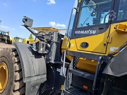 KOMATSU WA380 1. Hd aus Kommunalbesitz