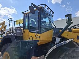 KOMATSU WA380 1. Hd aus Kommunalbesitz