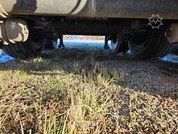 SCHMITZ CARGOBULL Tankcontainer Chassis+Tankcontainer  Schwallwand