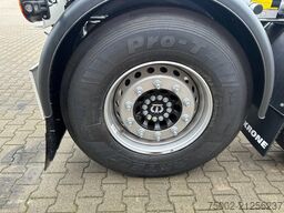 Krone NEU UND DIREKT VERFÜGBAR: 20FT-ADR-FAHRGESTELL ...