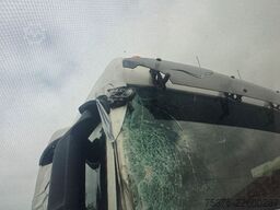 MAN TGX 18.510 beschädigt /damaged
