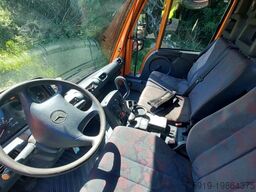 Mercedes-Benz UNIMOG 400 mit Kran und Arbeitskorb