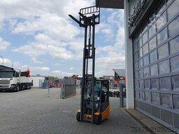 Jungheinrich EFG 215 / Triplex: 4.25m! / SS / nur 1.368h!