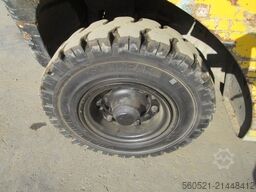 Komatsu FD25T - Triplex-Freihub 4,70m + Seitenschieber