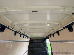 VOLKSWAGEN CRAFTER MAXI LANG EXTRA HOCH ACC NAVI SPURHALTE.