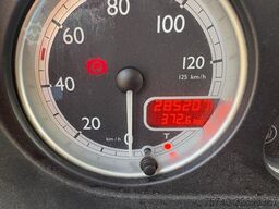 DAF LF 45.180 + euro 5 + 12ton + 5.58m box + lift
