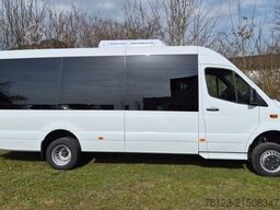 MERCEDES-BENZ 519  Allrad 4 x 4 Lagerfahrzeug Stock 20 Sitzer