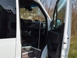 MERCEDES-BENZ 519  Allrad 4 x 4 Lagerfahrzeug Stock 20 Sitzer