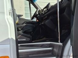 MERCEDES-BENZ 519  Allrad 4 x 4 Lagerfahrzeug Stock 20 Sitzer