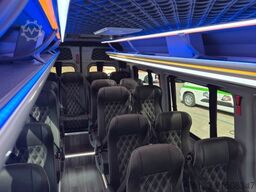 MERCEDES-BENZ 519  Allrad 4 x 4 Lagerfahrzeug Stock 20 Sitzer