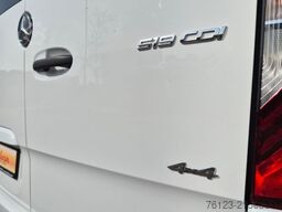 MERCEDES-BENZ 519  Allrad 4 x 4 Lagerfahrzeug Stock 20 Sitzer