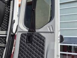 MERCEDES-BENZ 519  Allrad 4 x 4 Lagerfahrzeug Stock 20 Sitzer