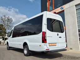 MERCEDES-BENZ 519  Allrad 4 x 4 Lagerfahrzeug Stock 20 Sitzer