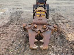 Hyundai HX330L with demolition boom, standard boom & shear