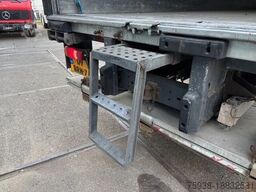 Renault D 19 D320 SLEEPERCAB 4x2 LAMBERET / THERMOKING ...