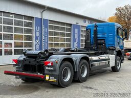MAN TGS 26.400 6x6 BB Abrollkipper HIAB Optima 20S56