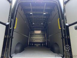 VW Crafter Kasten 35 L4H3 AHK RFK äden