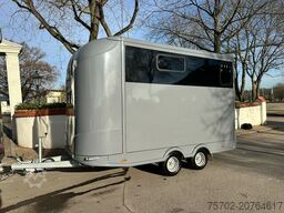 Anka Steinsberger 2-Pferdeanhänger mit Bett