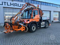 Mercedes-Benz Unimog U 427 mit Mulag Kombinationmähwerk MKM 700
