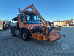 Mercedes-Benz Unimog U 427 mit Mulag Kombinationmähwerk MKM 700