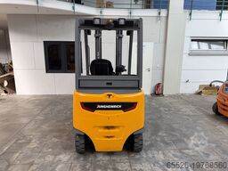 Jungheinrich EFG 425 / 1870 Std. / ZVG + SS