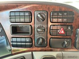 MERCEDES-BENZ Actros 1841 MP3 1.Stock Köstner Viehaufbau