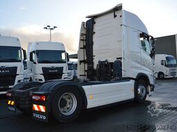 VOLVO FH 460 Globetrotter XL i-Save SideSkirts