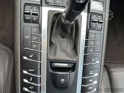 PORSCHE Macan Turbo 3,6L V6 PANO/BOSE/CARBON/ALCANTARA