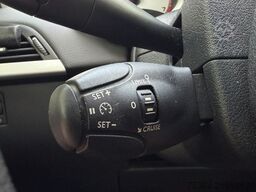 PEUGEOT 207 Tendance  1.4  VTi 70 kw 5 Türig Klima Eu5