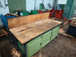  Werkbank mit Wandaufsatz