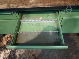  Werkbank mit Wandaufsatz