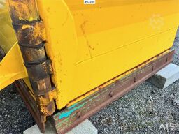 Vama EAU4800K folding wing plow for truck