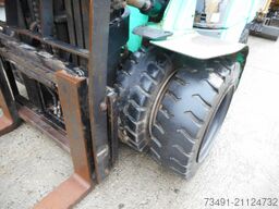 Mitsubishi FD30 Triplex + Zwillingsreifen