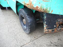 Mitsubishi FD30 Triplex + Zwillingsreifen