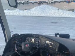 Setra S 515 HD bus w/ 49+2+1 seats, and low km condition