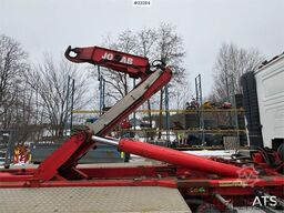 Volvo FH16 tridem hook loader with Joab hook with articu