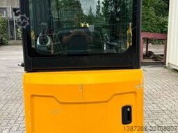 JCB 15C-1 / 825 H /  3 x Löffel / Kabine