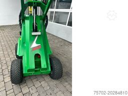 Avant Tecno Proficat 4WD Diesel mit Schaufel + Krokozange