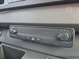 MERCEDES-BENZ SPRINTER 319 Bakwagen Laadklep