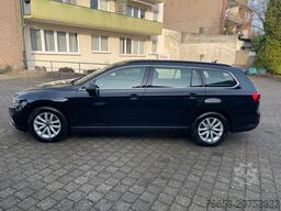 VOLKSWAGEN Passat Variant 110kw DSG Kamera *LED *Navi
