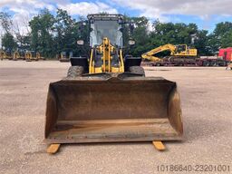 Komatsu WA200-8E0