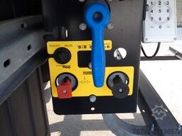 SCHMITZ CARGOBULL SKO 24/L V7 Doppelst./Trennwand vorber./617 Std.