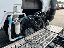 Mercedes-Benz Actros 3340 S 6x4 Tractor Head