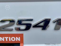 Mercedes-Benz Actros 2541 493099 km original,  3 pedals,