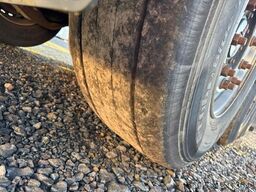 PAVIC Holzauflieger mit Schemel und Rungen