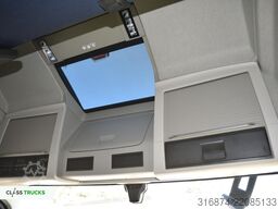 VOLVO FH 500 Globetrotter XL, Side Skirts
