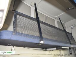VOLVO FH 500 Globetrotter XL, Side Skirts