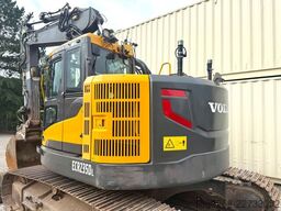 VOLVO ECR235DL / OilQuick OQ / Deutsche Maschine