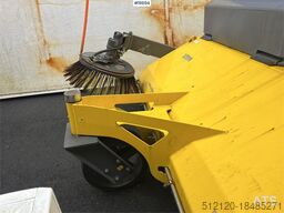 Vama EHK 2200 wheel loader broom